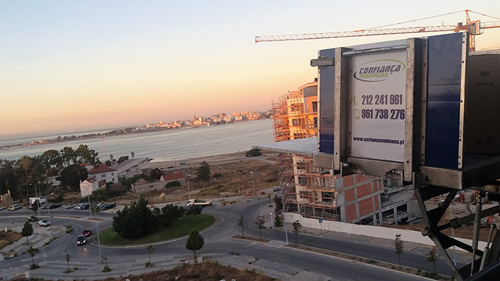 Confiança Mudanças - elevador exterior