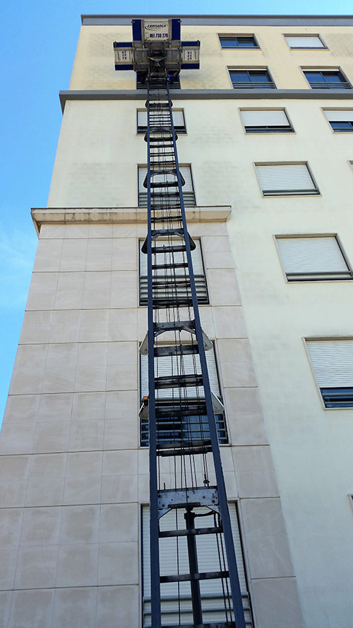 Confiança Mudanças - elevador exterior