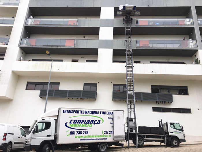 Confiança Mudanças - mudanças com elevador exterior